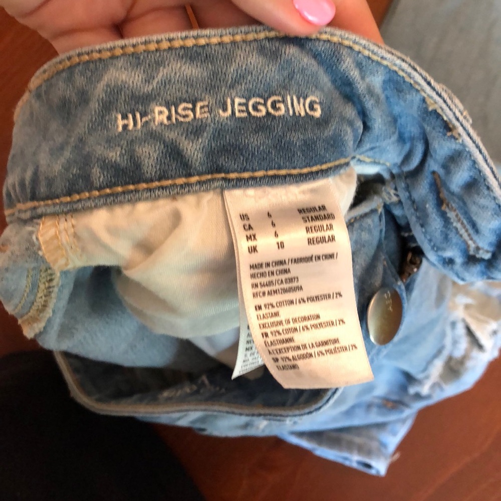 Hi-Rise Ripped Jeggings - Picture 3 of 4